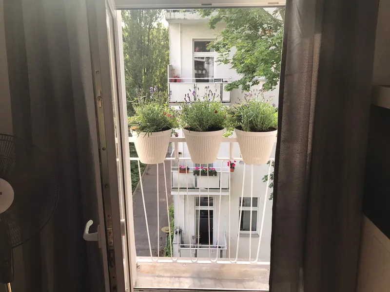 Sanierte Altbau 2-Zimmer-Wohnung (Hinterhof) in Berlin Wedding — photo 1